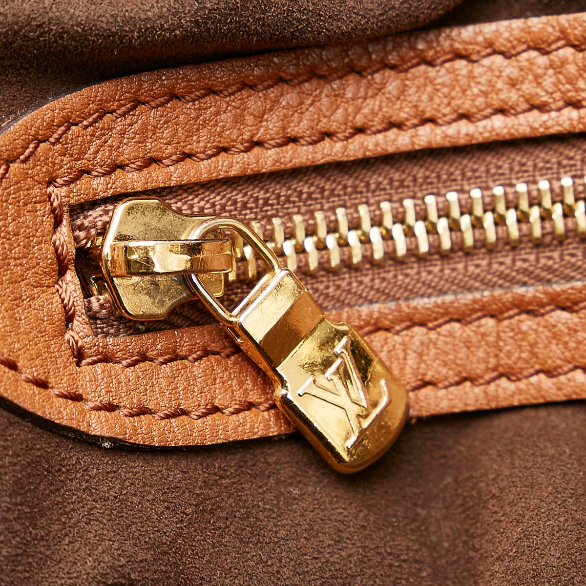 Louis Vuitton Mahina XL Hobo Bag (SHG-27109)