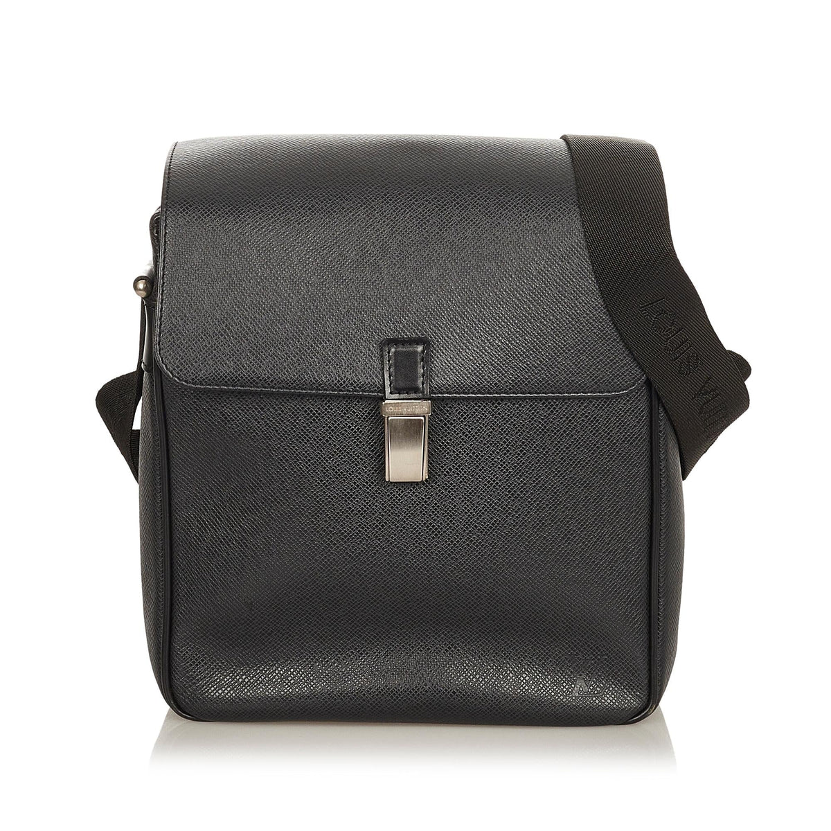 Louis Vuitton Taiga Yaranga (SHG-25474)