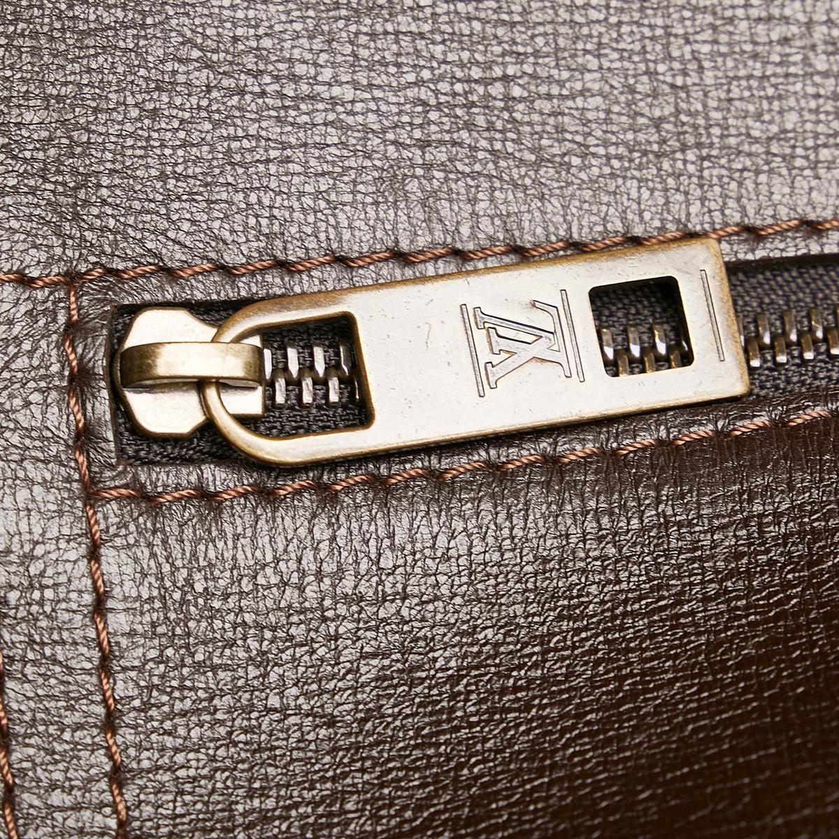 Louis Vuitton Utah Shawnee MM (SHG-26715)