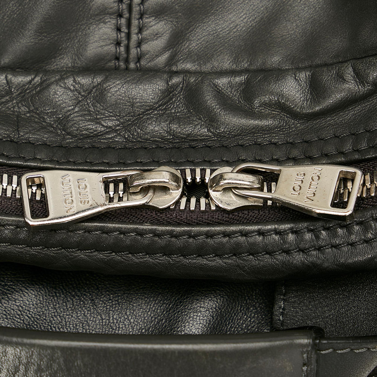 Louis Vuitton V-Line Fast (SHG-24281)