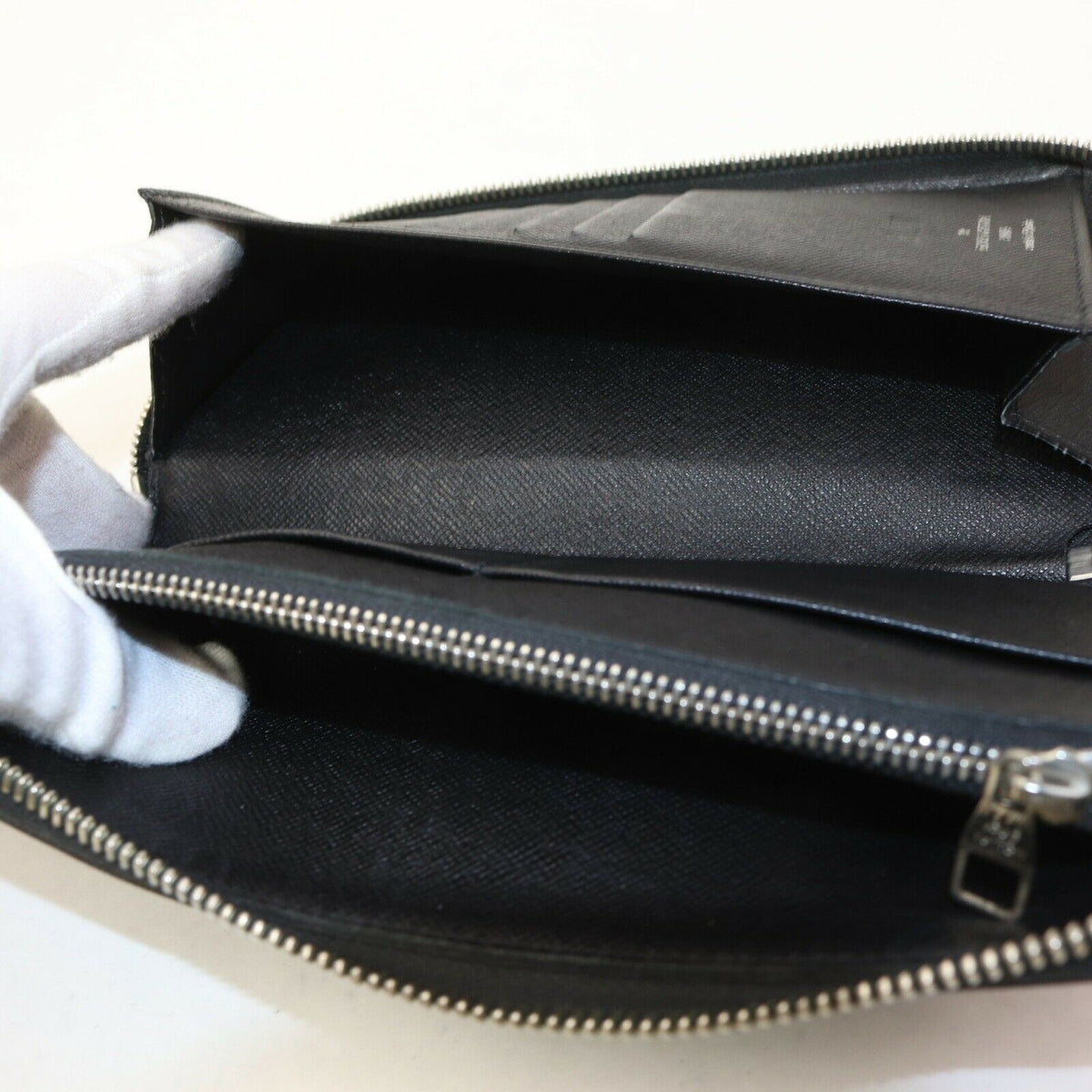 Louis Vuitton Zippy Wallet Black